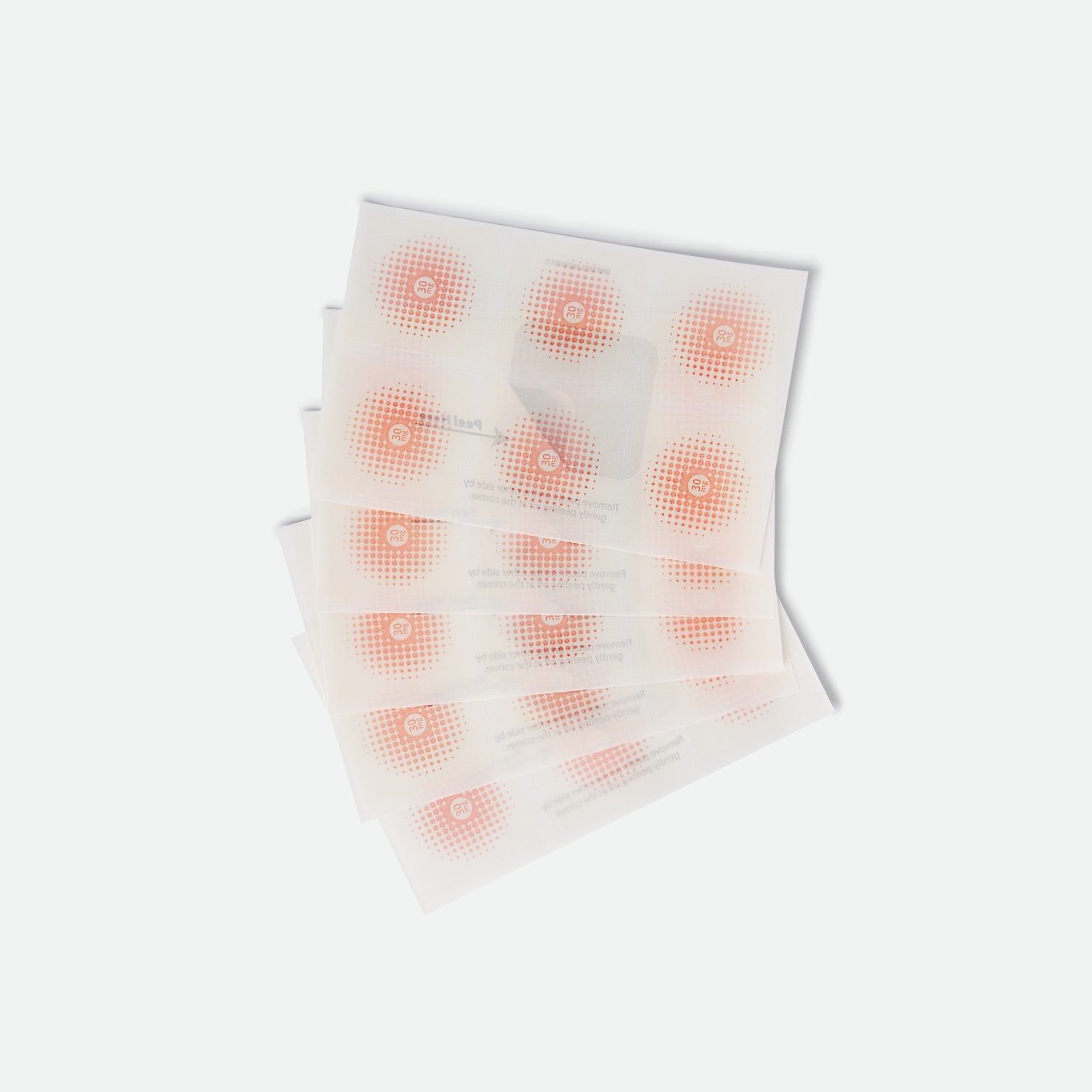 Pile de patchs CBD avec motif de points rouges sur support transparent.