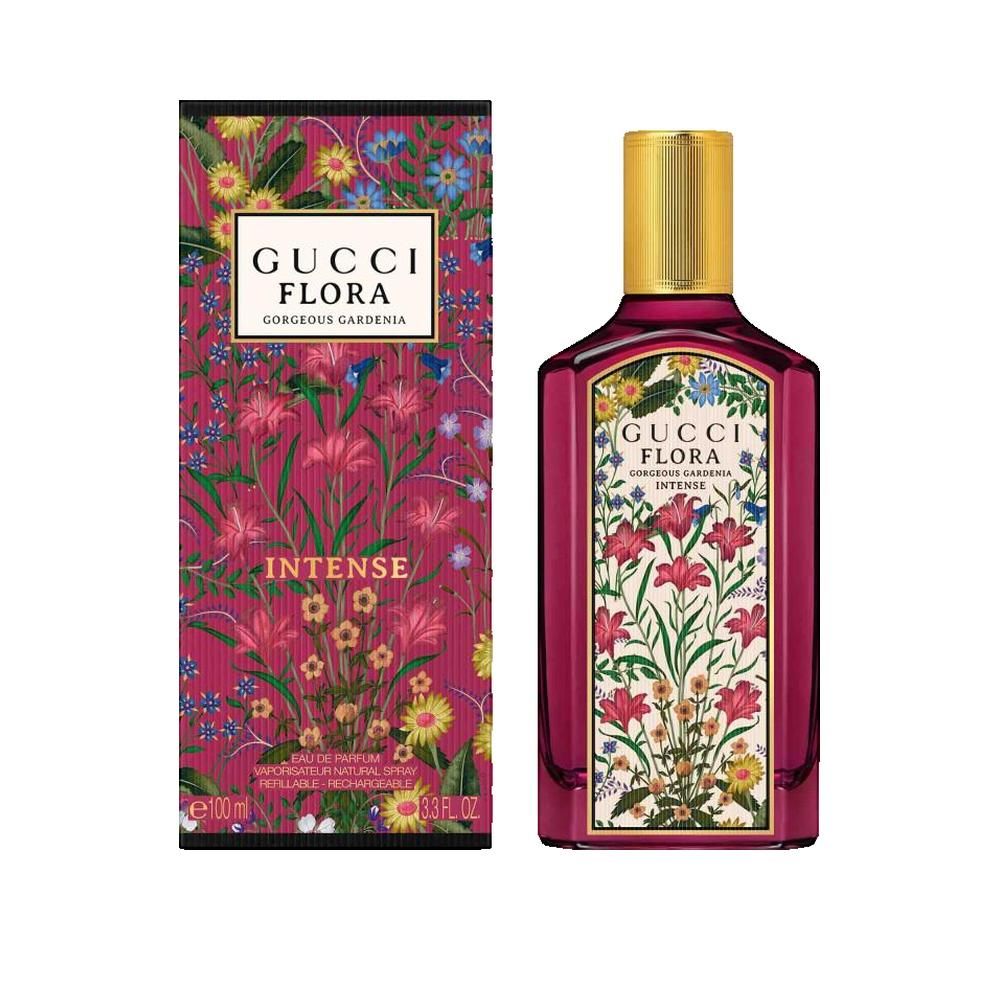 Gucci Flora Gardenia Intense Eau de Parfum et emballage. Flacon rouge et boîte avec motif floral et nom du produit.