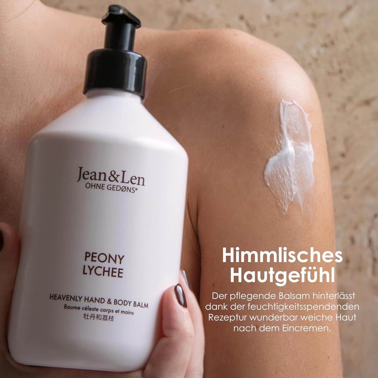 Flacon blanc avec pompe noire. Produit appliqué sur le bras. Texte: Himmlisches Hautgefühl.