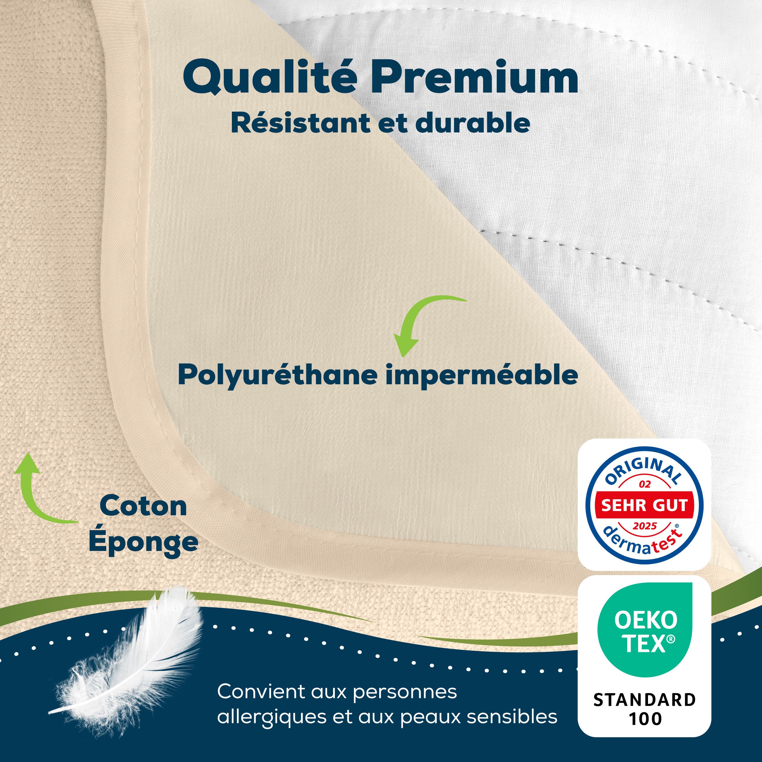Bébé dort paisiblement. Protège-matelas offre un confort de sommeil optimal, est respirant et doux.