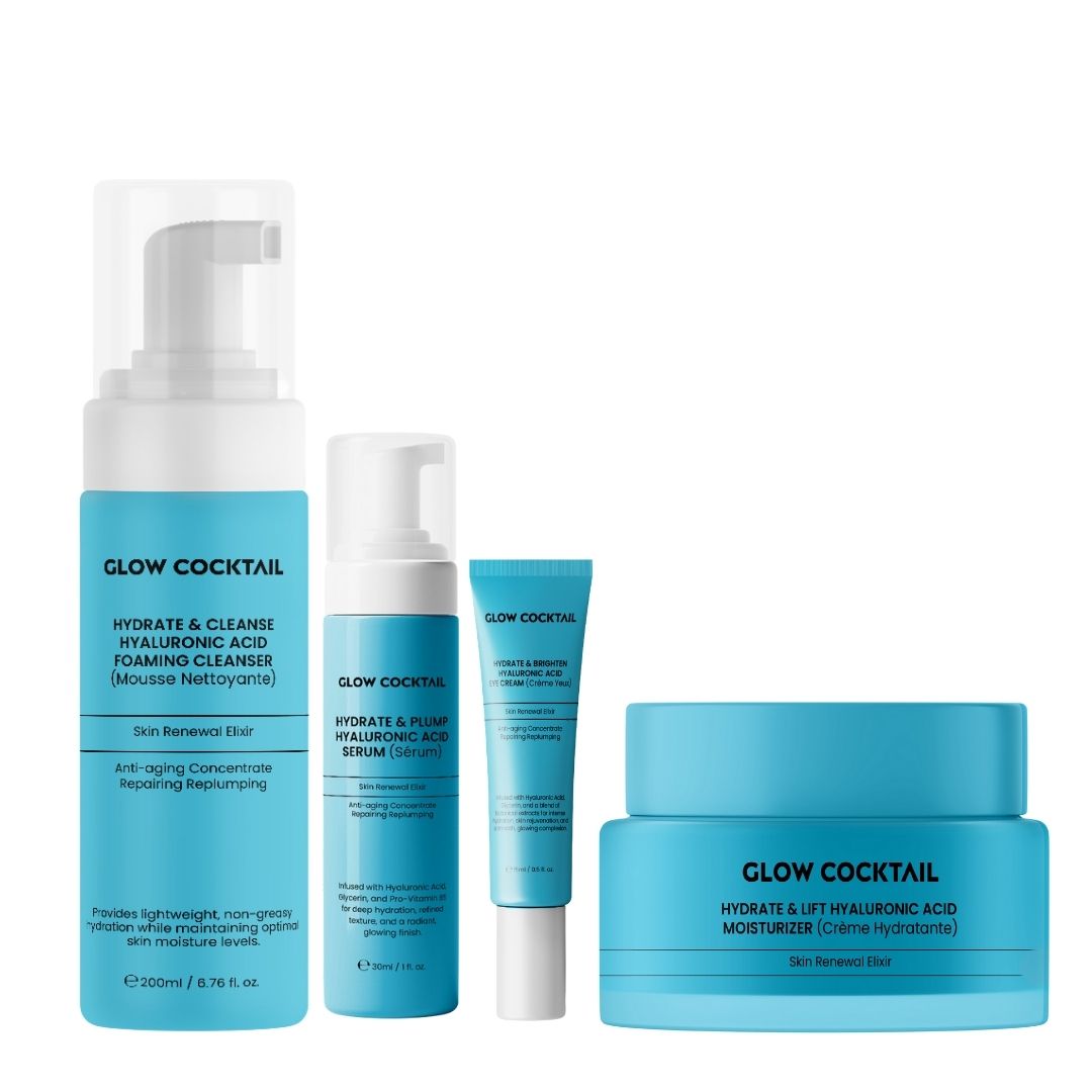 Quatre produits de soin bleus. Inscription: Glow Cocktail. Contient nettoyant, sérum et hydratant. Fond blanc.