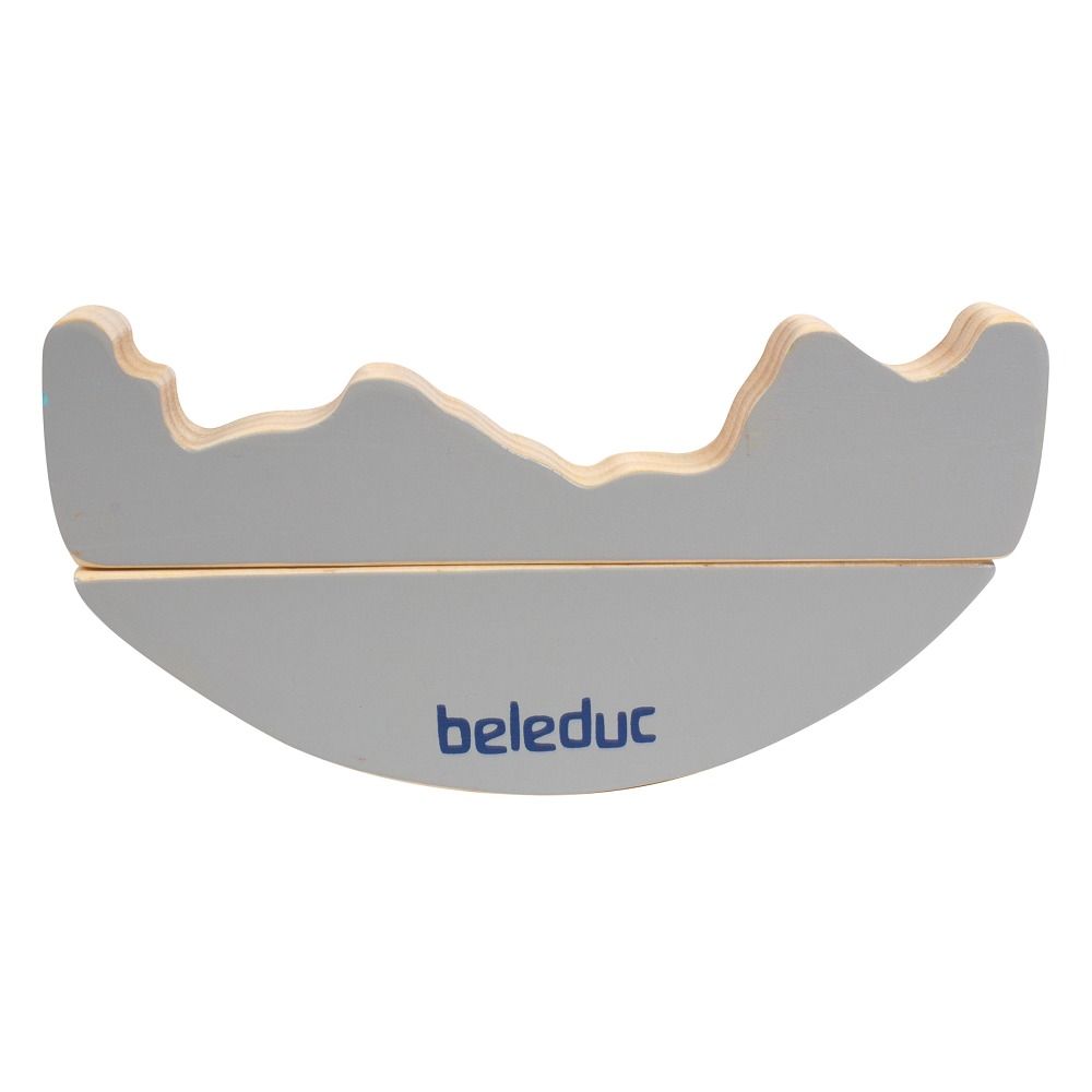 Jouet en bois gris incurvé avec le texte "beleduc".