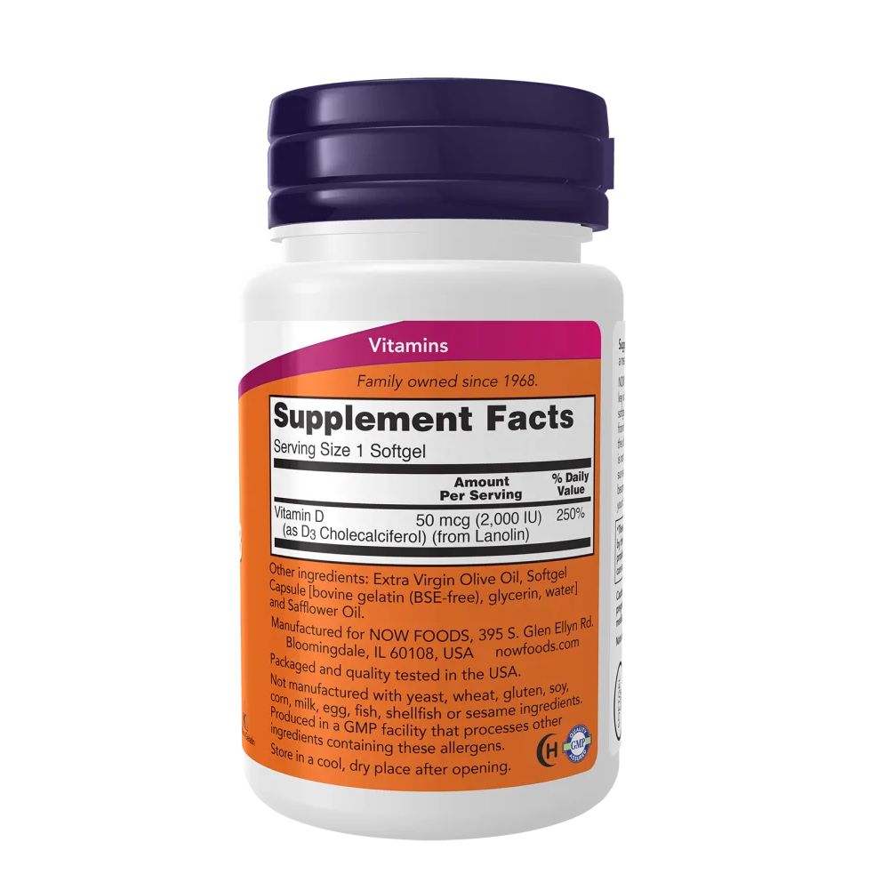 Dos du flacon. Étiquette orange avec texte: Supplement Facts. Contient de la vitamine D. Marque: NOW. Fabriqué aux États-Unis.