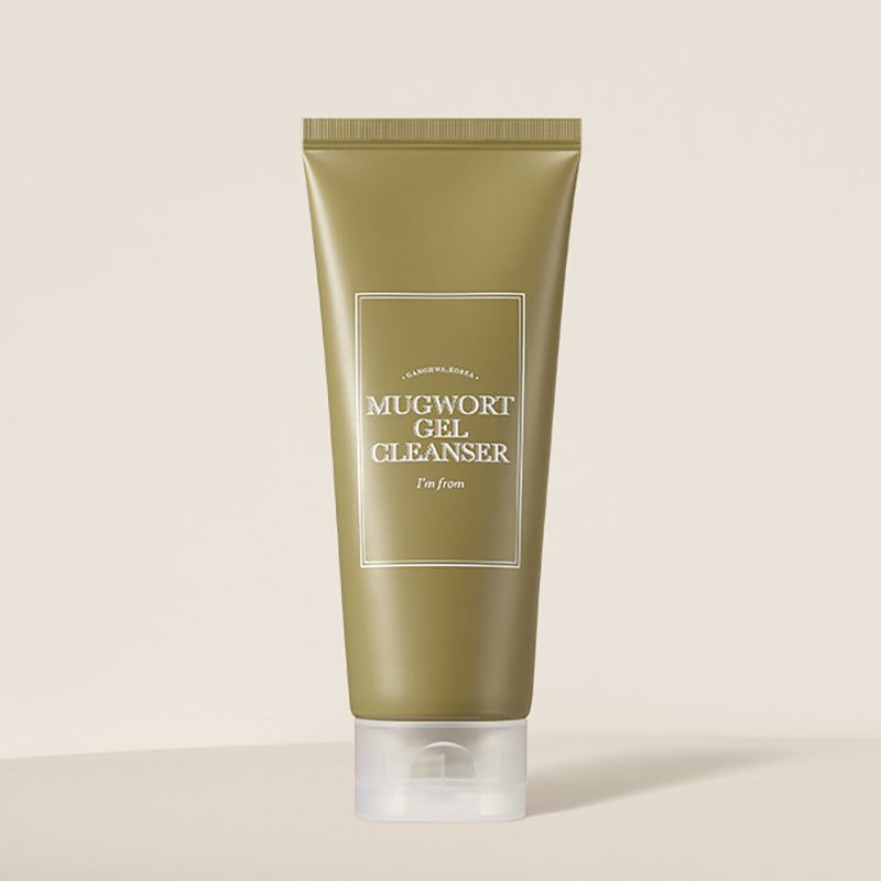Groene tube met wit etiket. Opschrift: MUGWORT GEL CLEANSER, I'm from. Transparante sluiting.