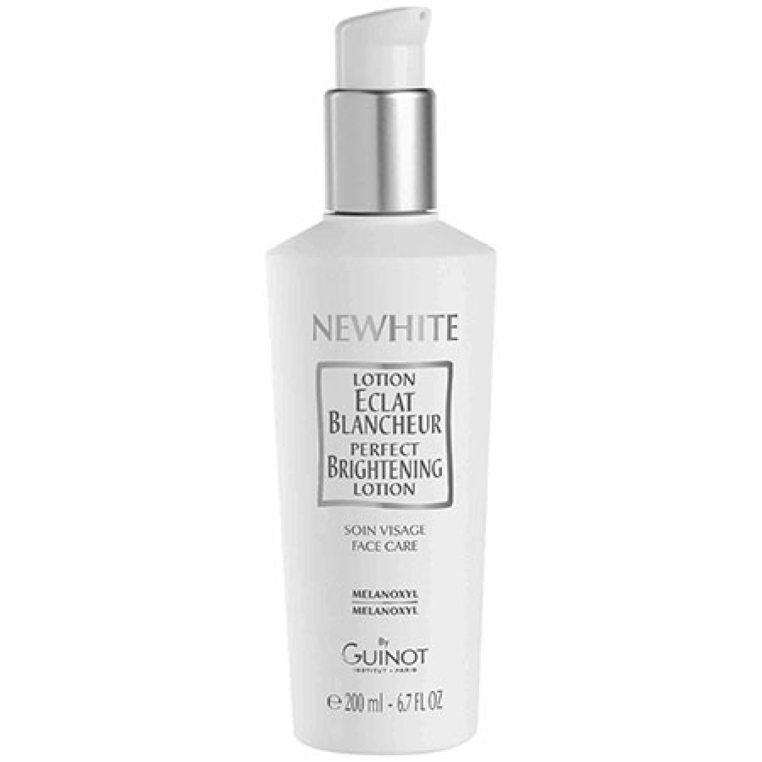 Witte fles met pomp. Opschrift NEWWHITE, LOTION ÉCLAT BLANCHEUR, PERFECT BRIGHTENING LOTION. Merk Guinot.