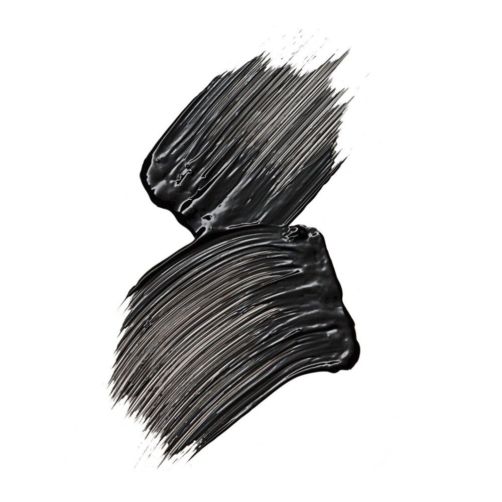 Deux traits de mascara noir sur fond blanc. La texture est visible.