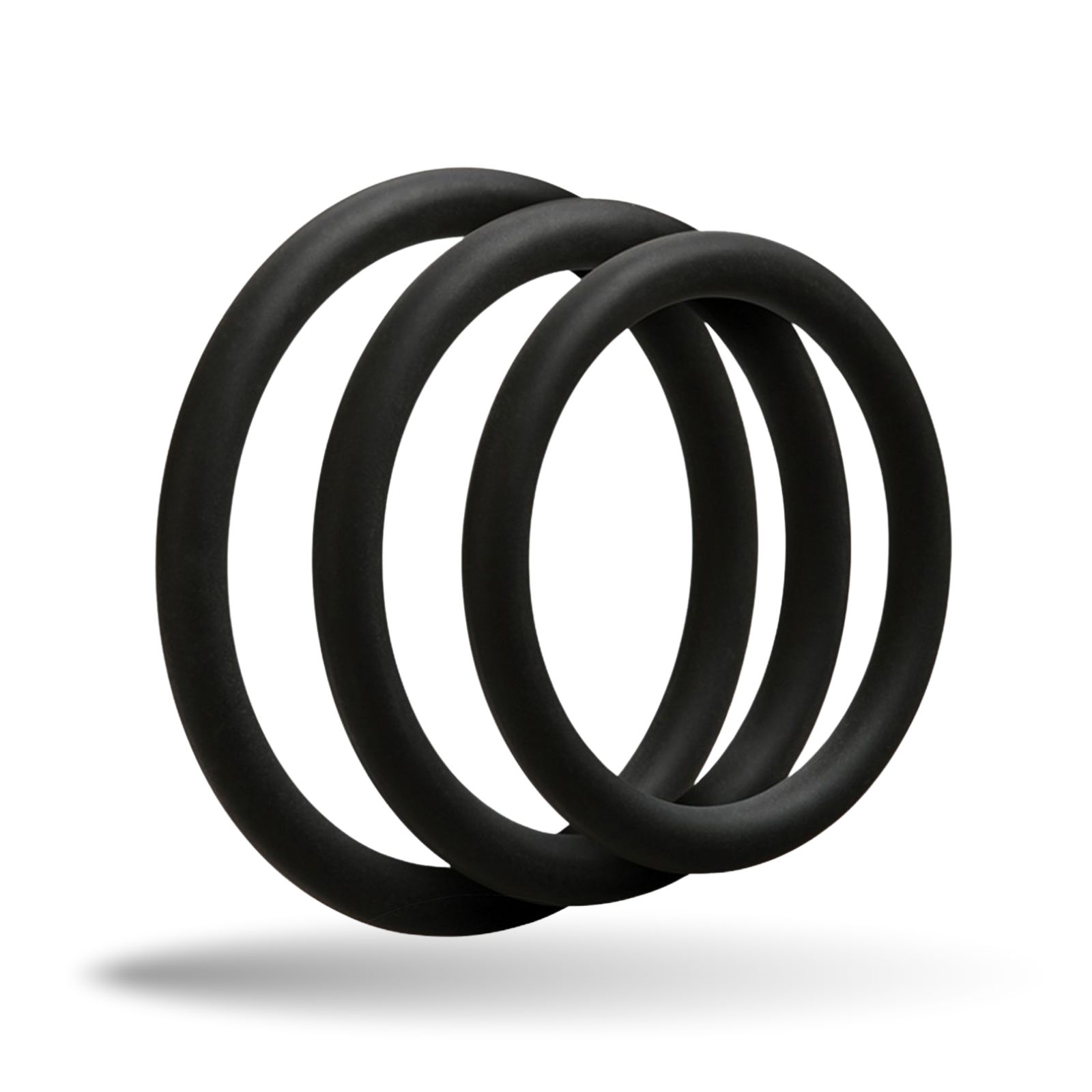 Trois anneaux péniens noirs en silicone. Les anneaux sont superposés.