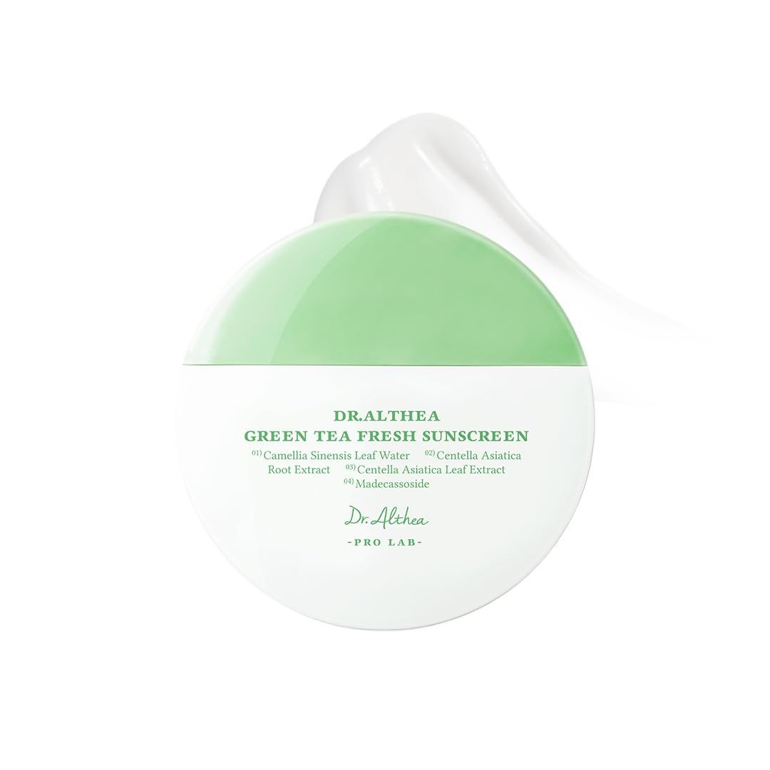 Protection solaire Dr. Althea avec une touche de crème qui est pressée.