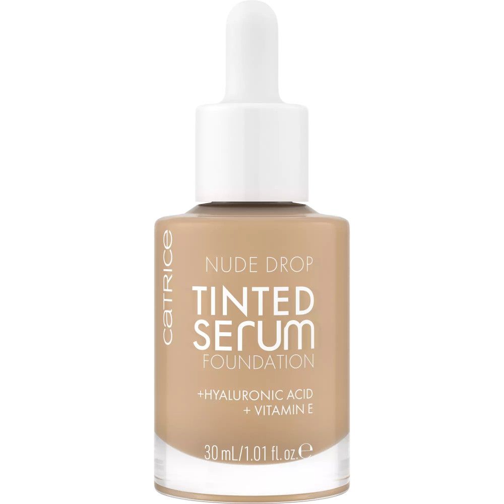 Catrice Nude Drop Sérum Teinté Foundation. Flacon avec pipette. Contient acide hyaluronique et vitamine E. 30 ml.
