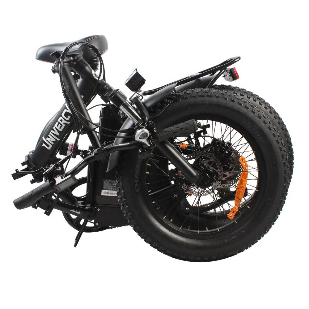 Opgevouwen zwarte e-bike met brede banden. Merk Univercycle, model B4(Eris).