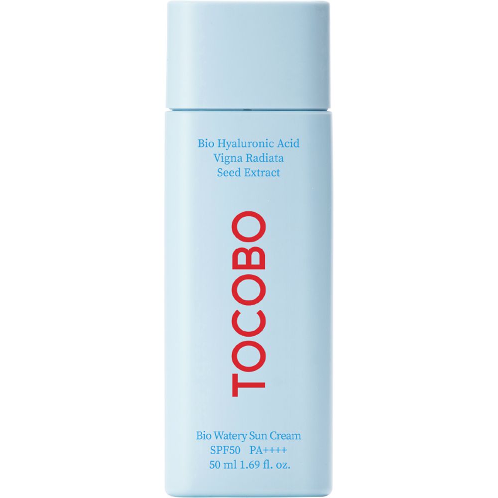 Tube bleu clair avec le mot TOCOBO en rouge. Texte : Bio Watery Sun Cream SPF50+ PA++++. 50 ml.