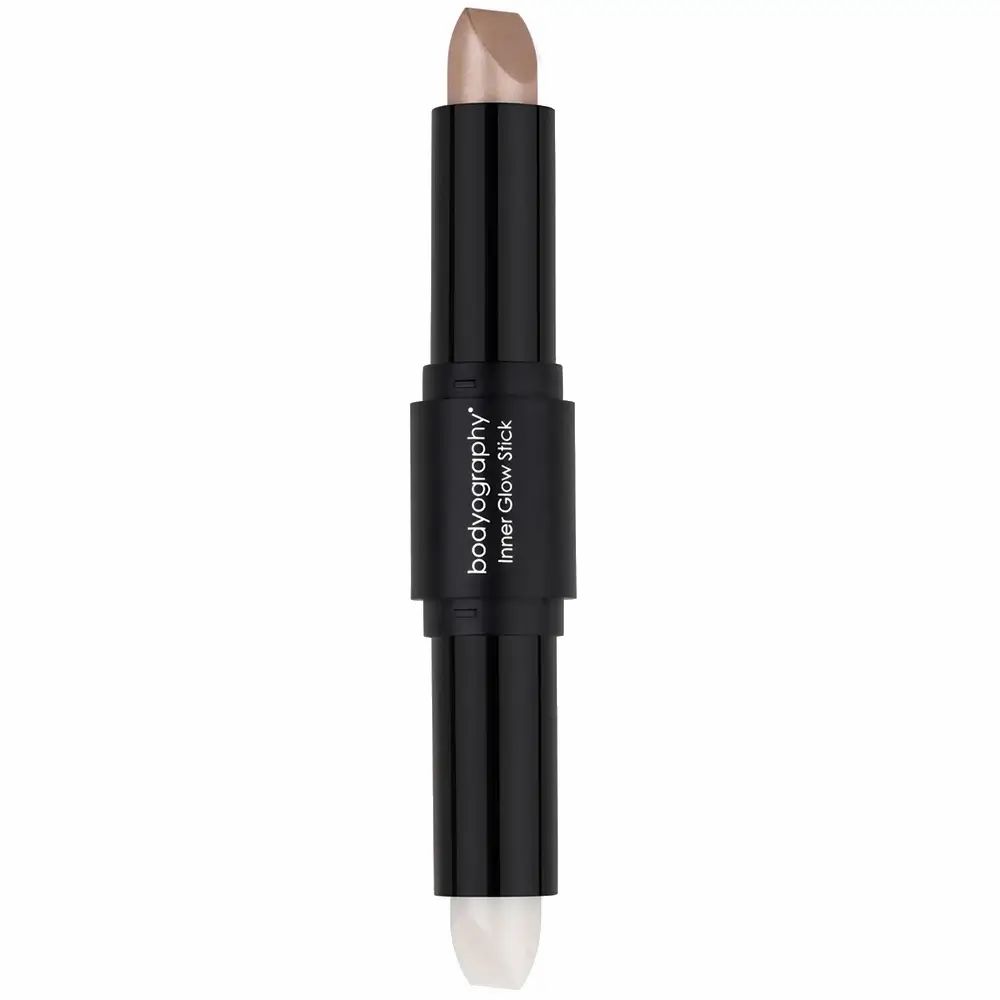 Dubbele highlighter stick. Eén kant licht, de andere champagne. Zwarte pen met productnaam.