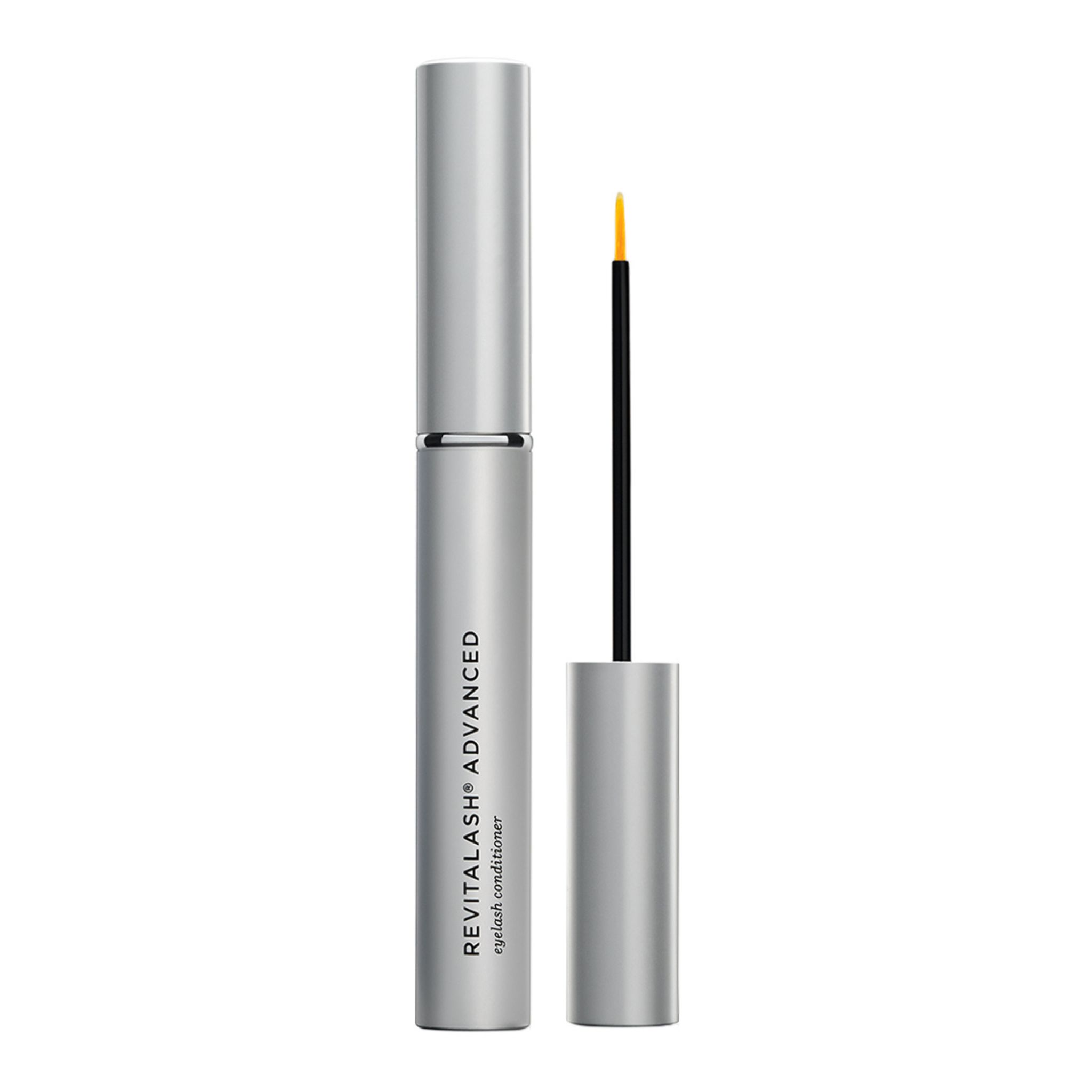 Zilverkleurige tube met zwarte dop. Tekst: RevitaLash® Advanced Eyelash Conditioner. Applicator zichtbaar.