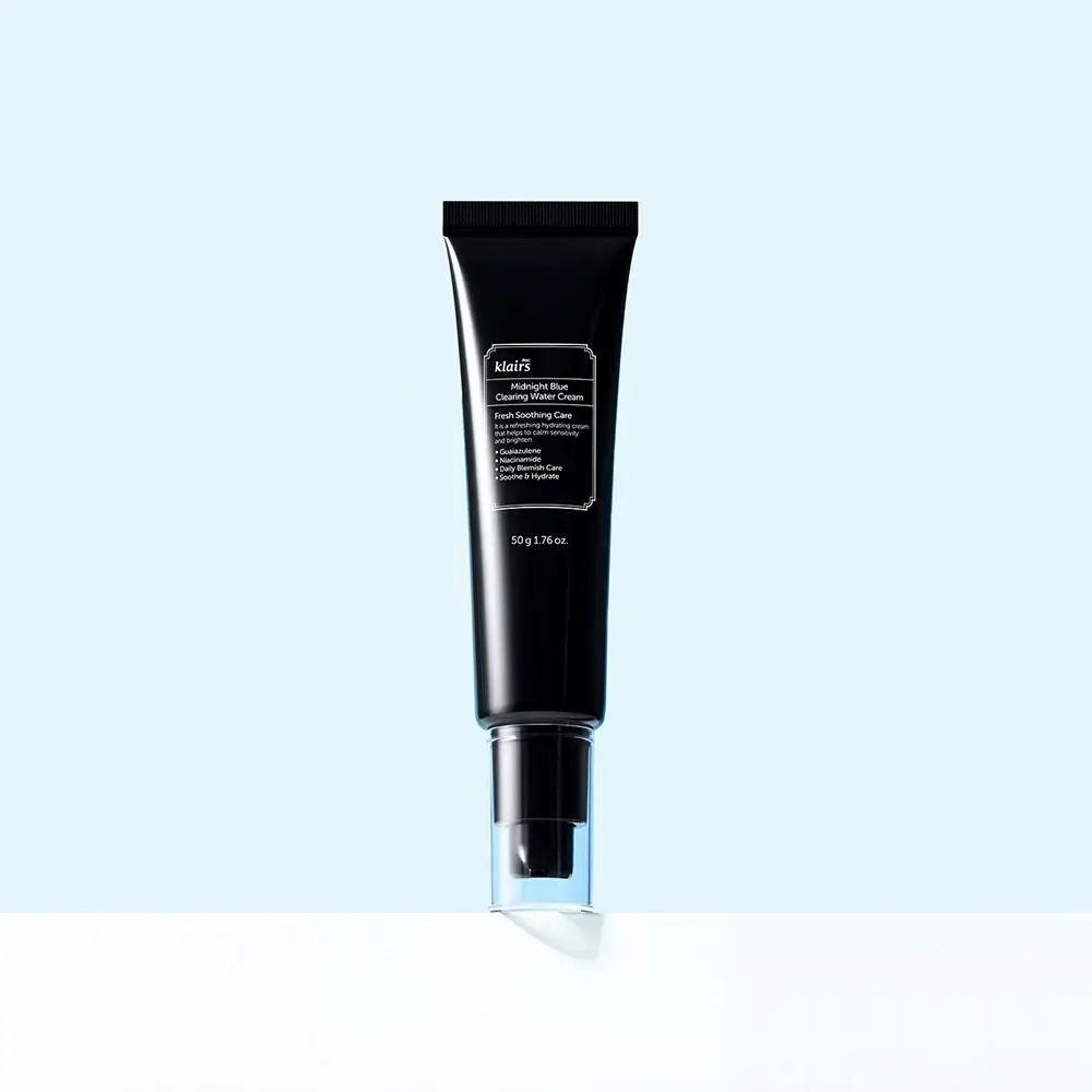 Tube noir avec étiquette blanche. Texte: Midnight Blue Clearing Water Cream, 50g 1.76 oz. Logo Klairs.