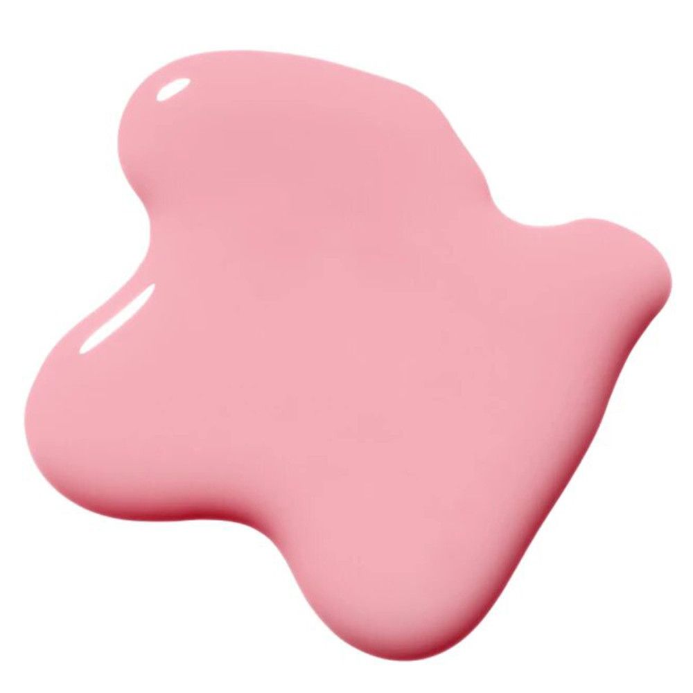 Roze nagellakdruppel op witte achtergrond. Vloeibare, glanzende textuur.