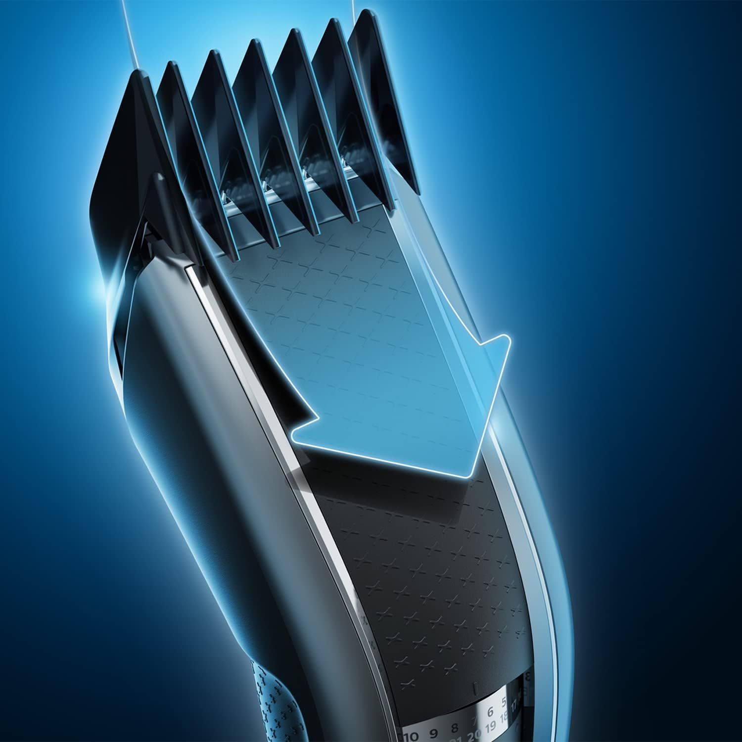Homme se coupant les cheveux avec la tondeuse Philips Series 5000.