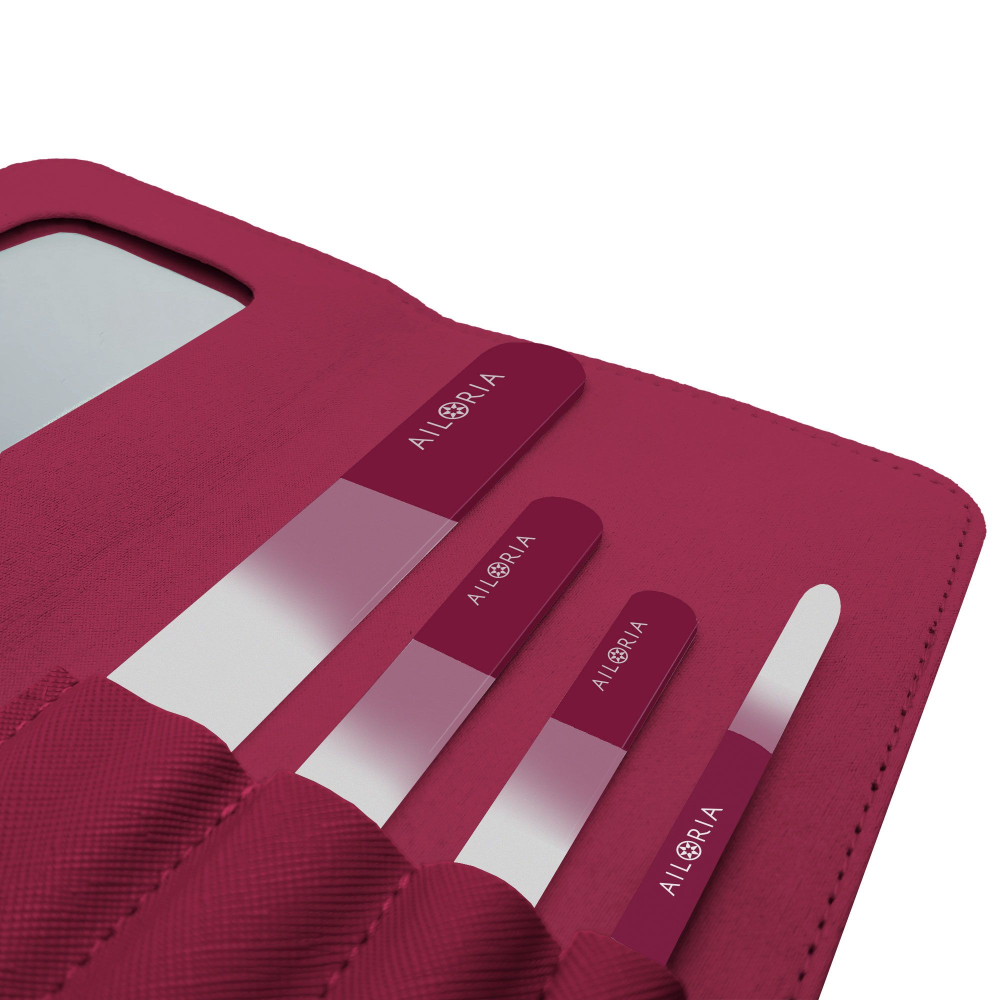 Ensemble de limes à ongles dans un étui bordeaux avec miroir. Les limes ont des poignées bordeaux avec le nom de la marque AILORIA.