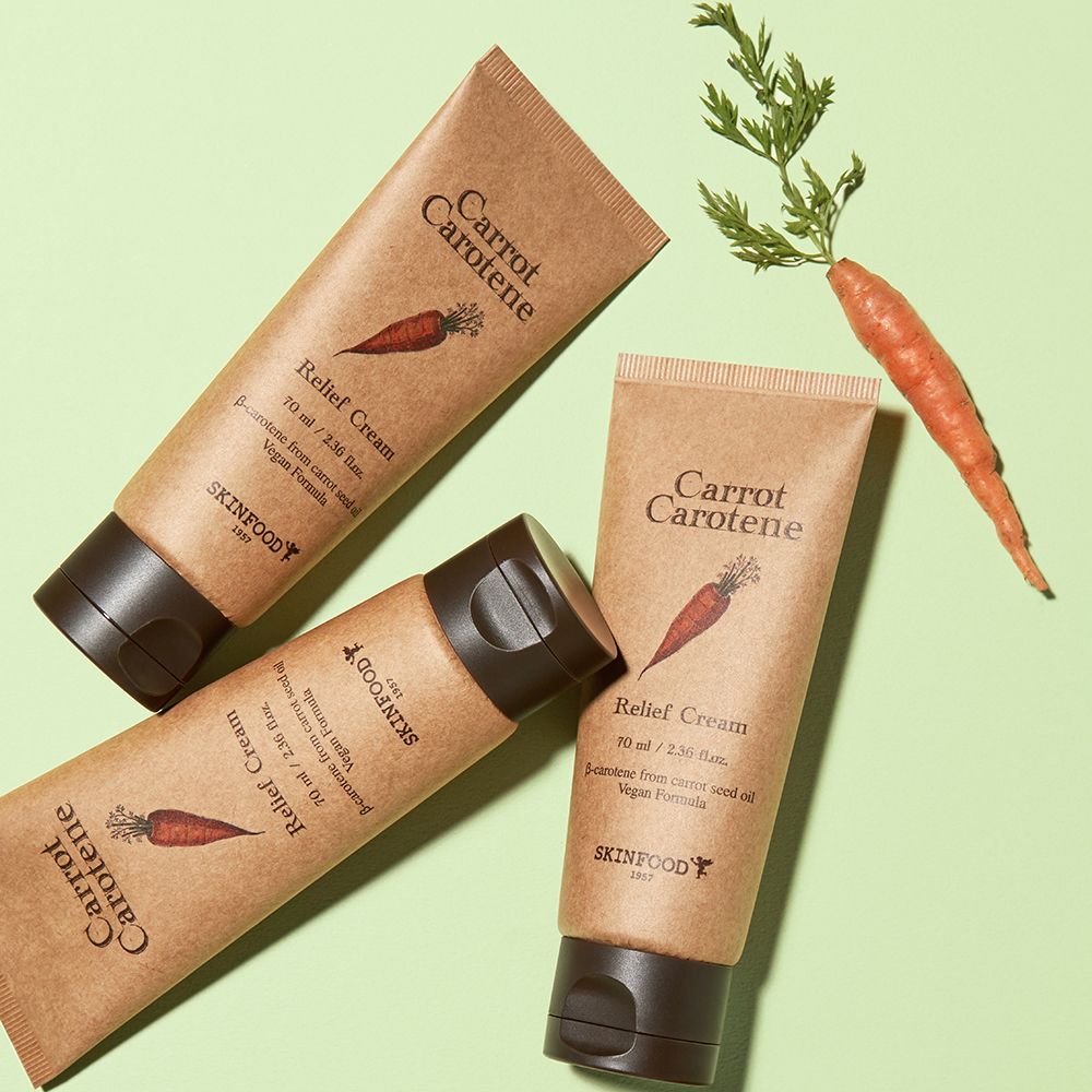 Trois tubes beiges avec bouchons marron et illustration de carotte. Inscription : Carrot Carotene, Relief Cream, logo SKINFOOD.