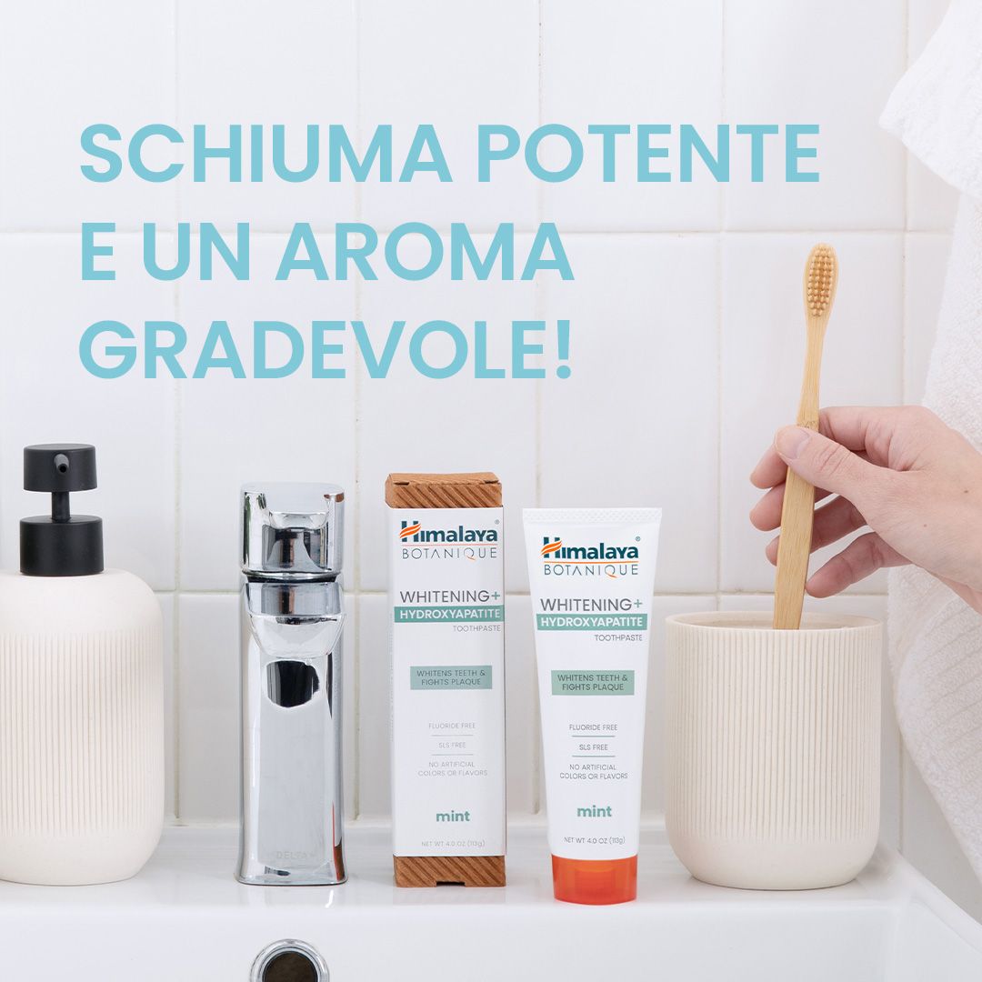 Himalaya Botanique Whitening tandpasta en doos op een wastafel.