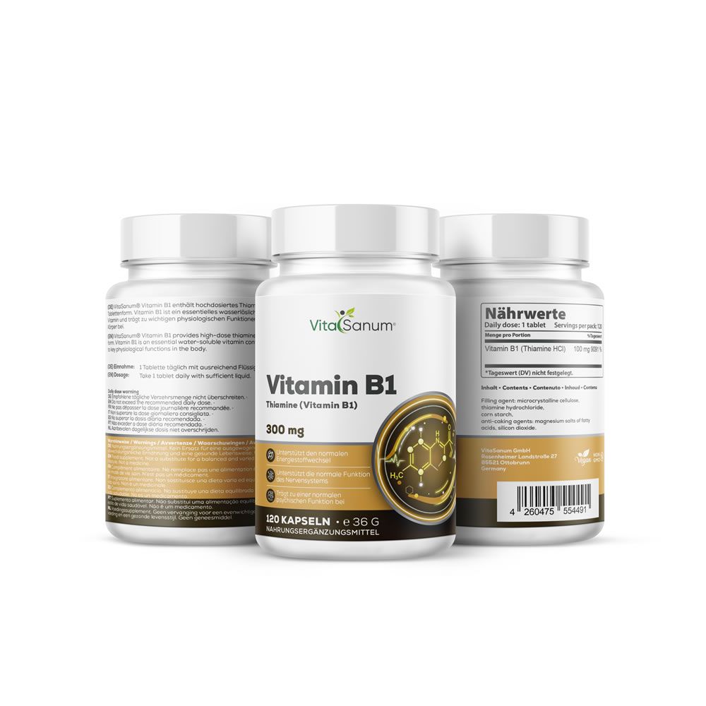 Drie witte flessen met doppen. Opschrift: VitaSanum Vitamine B1, 300 mg, 120 capsules. Goudkleurig designelement. Tekst op achterkant.