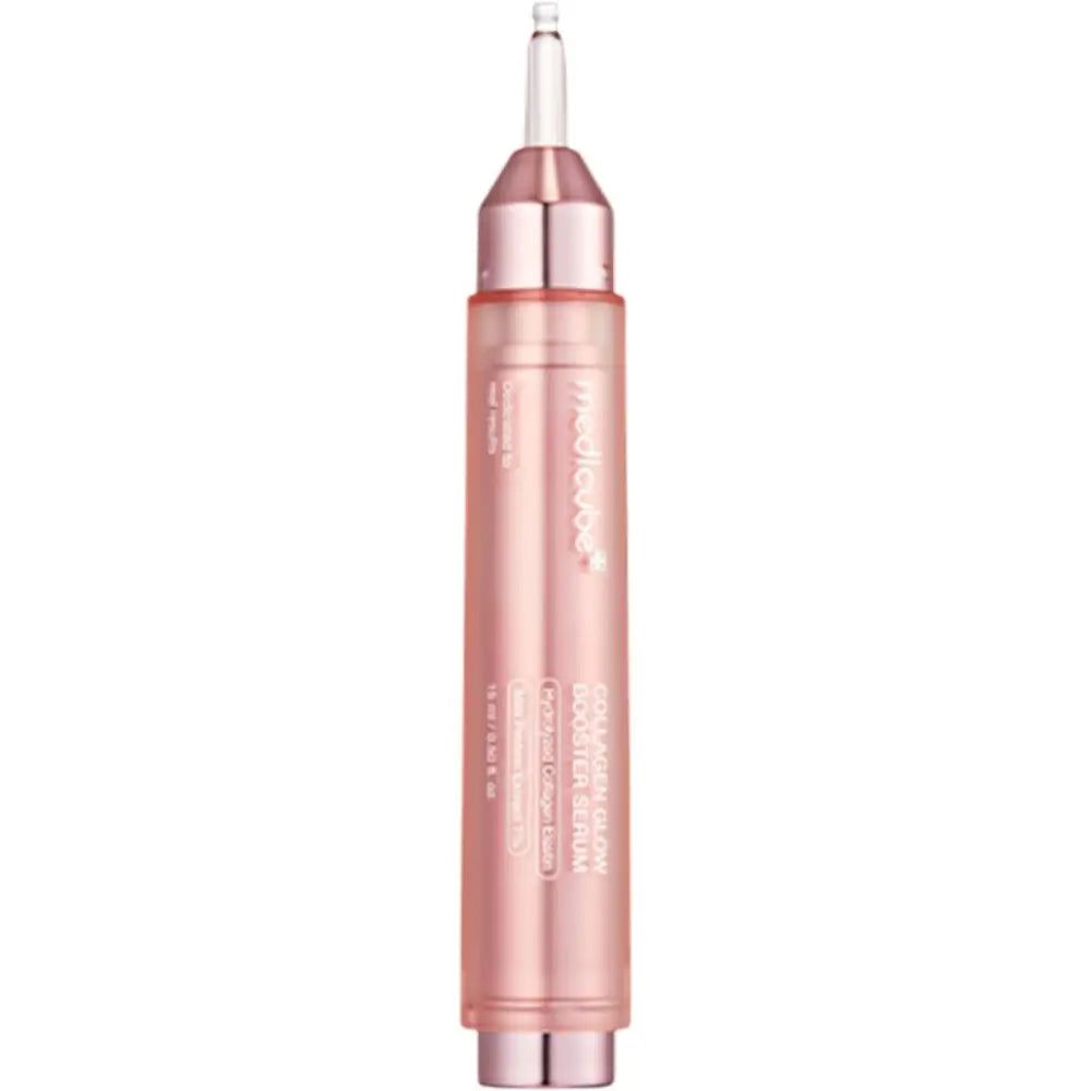 Roze applicator met transparant reservoir. De applicator heeft een punt. Op het reservoir staat "medicube".