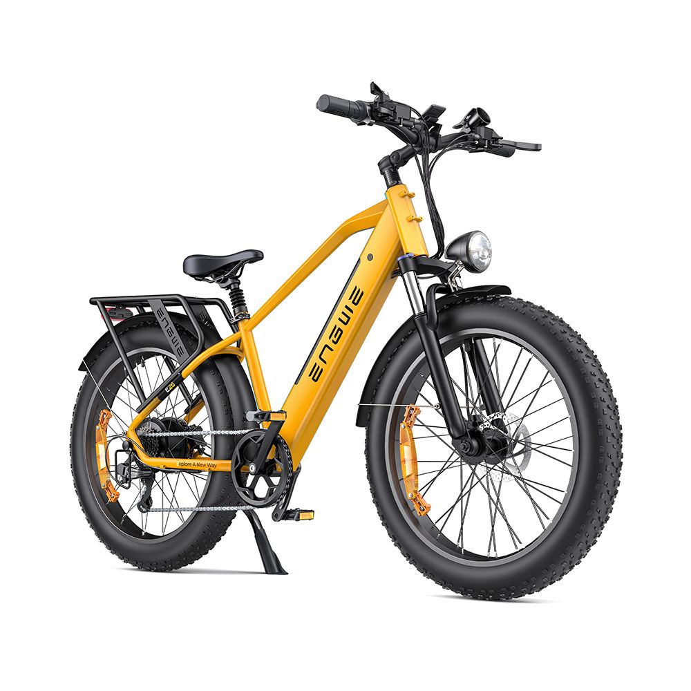 VTT électrique jaune avec pneus noirs, porte-bagages et feu avant. Marque ENGWE sur le cadre.