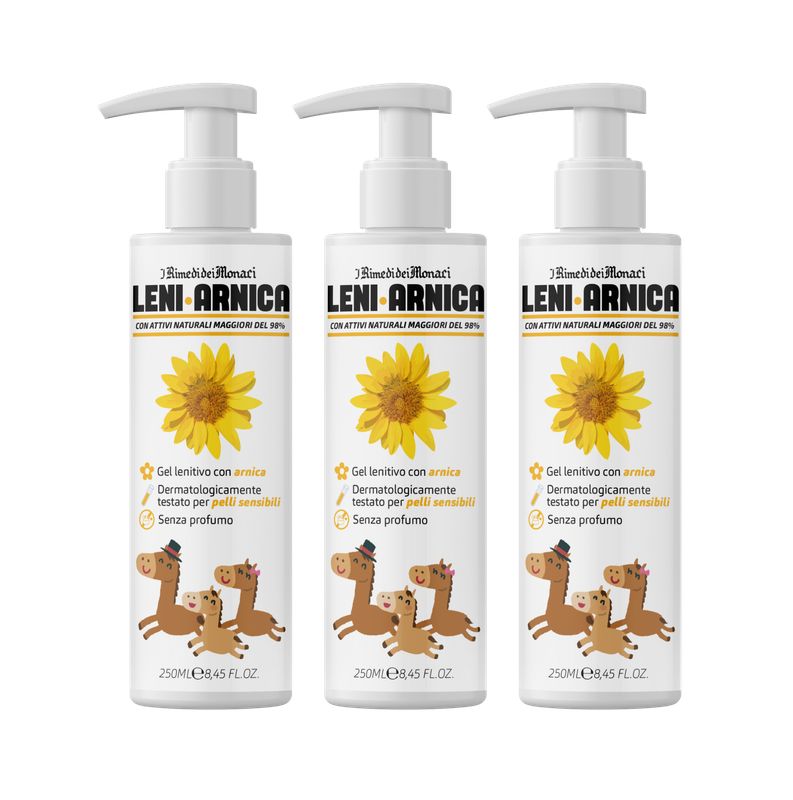 Drie gel flessen met pomp. Elke fles heeft de tekst "LENI ARNICA" en een zonnebloemmotief. Tekst in het Italiaans.
