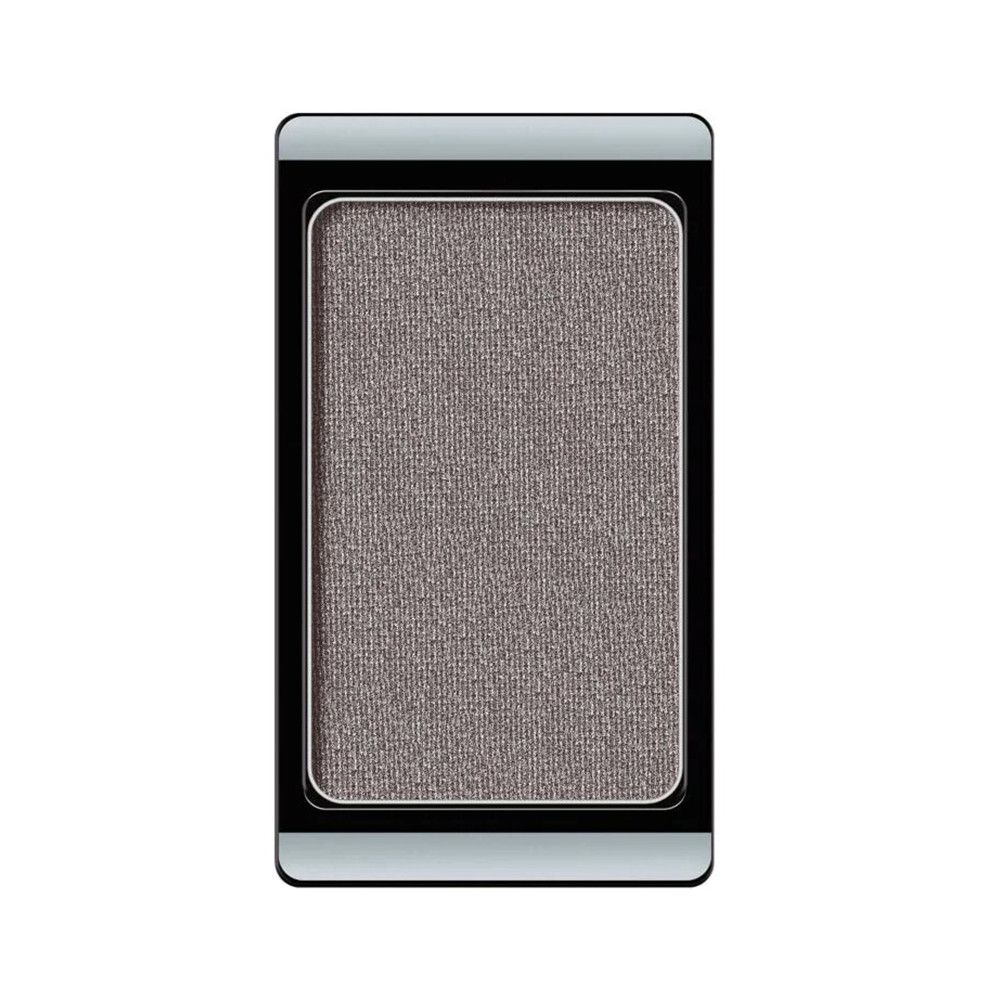 Fard à paupières unique dans un boîtier noir rectangulaire. Couleur grise.