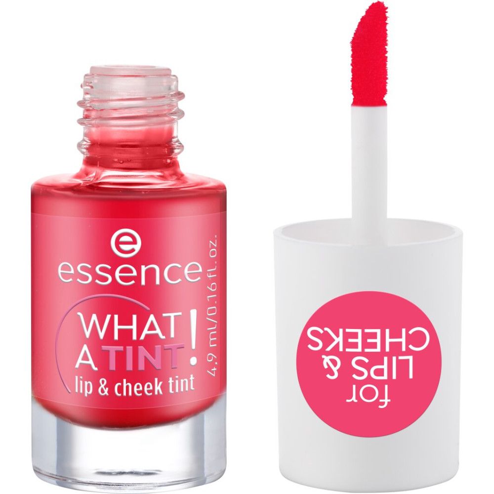 Vloeibare rouge in glazen fles met applicator. Opschrift: Essence, WHAT A TINT! lip & cheek tint. Rode vloeistof.