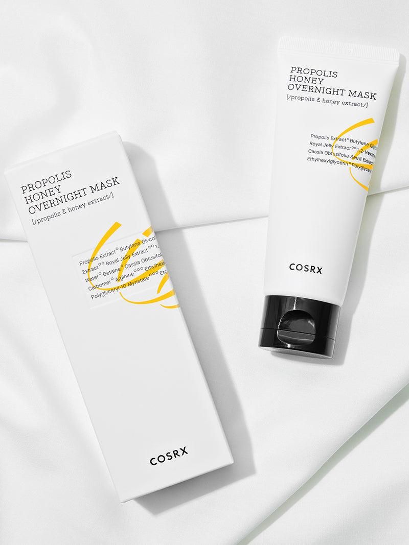 Tube en doos met opschrift: Propolis Honey Overnight Mask, COSRX. Op witte achtergrond.