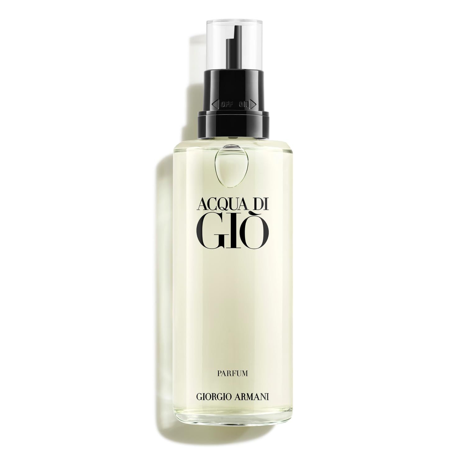 Flacon de parfum Giorgio Armani Acqua di Giò. Liquide transparent, vaporisateur noir. Inscription : Acqua di Giò, Parfum, Giorgio Armani.
