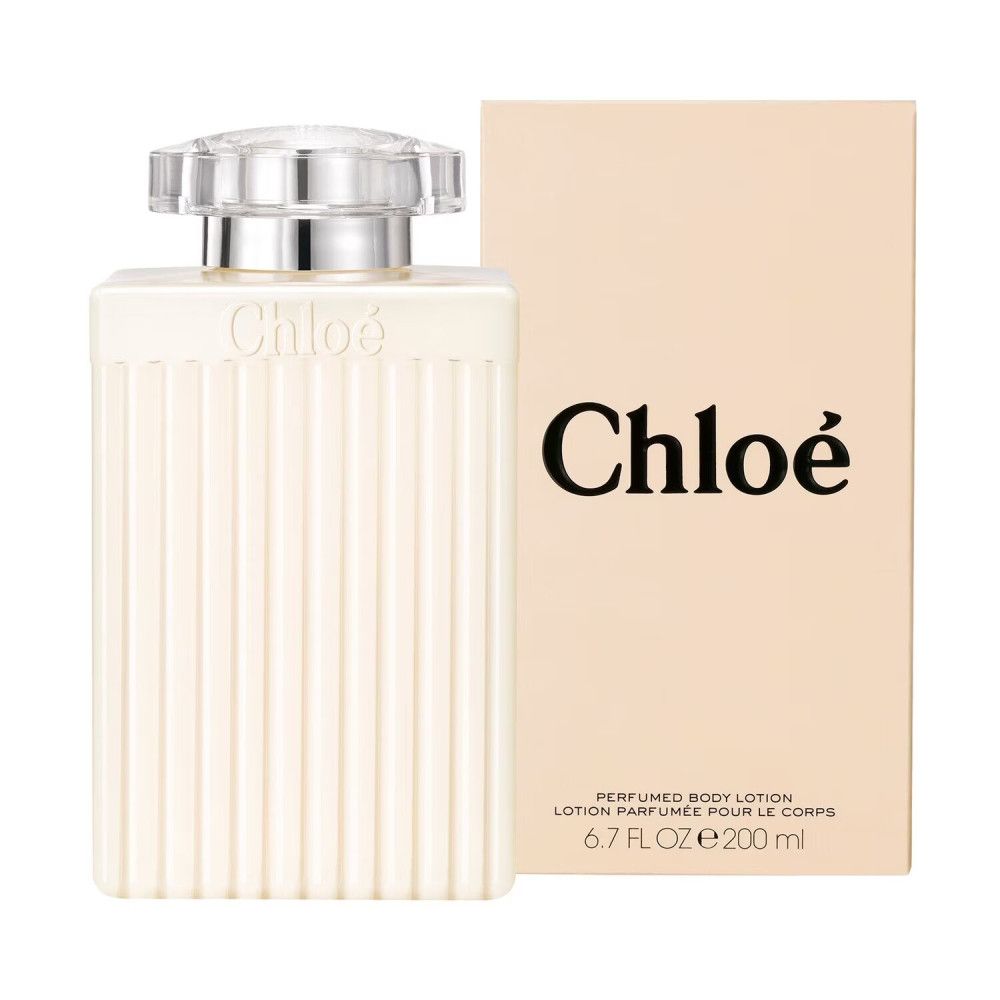 Flacon de lotion pour le corps et boîte d'emballage Chloe. Flacon blanc, côtelé, bouchon transparent.