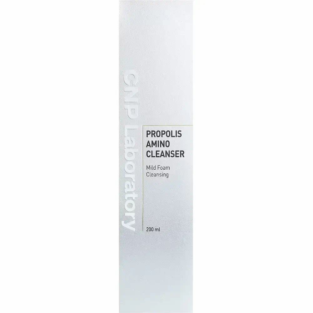 Witte verpakking met opschrift: CNP Laboratory, Propolis Amino Cleanser, Mild Foam Cleansing. 200 ml.