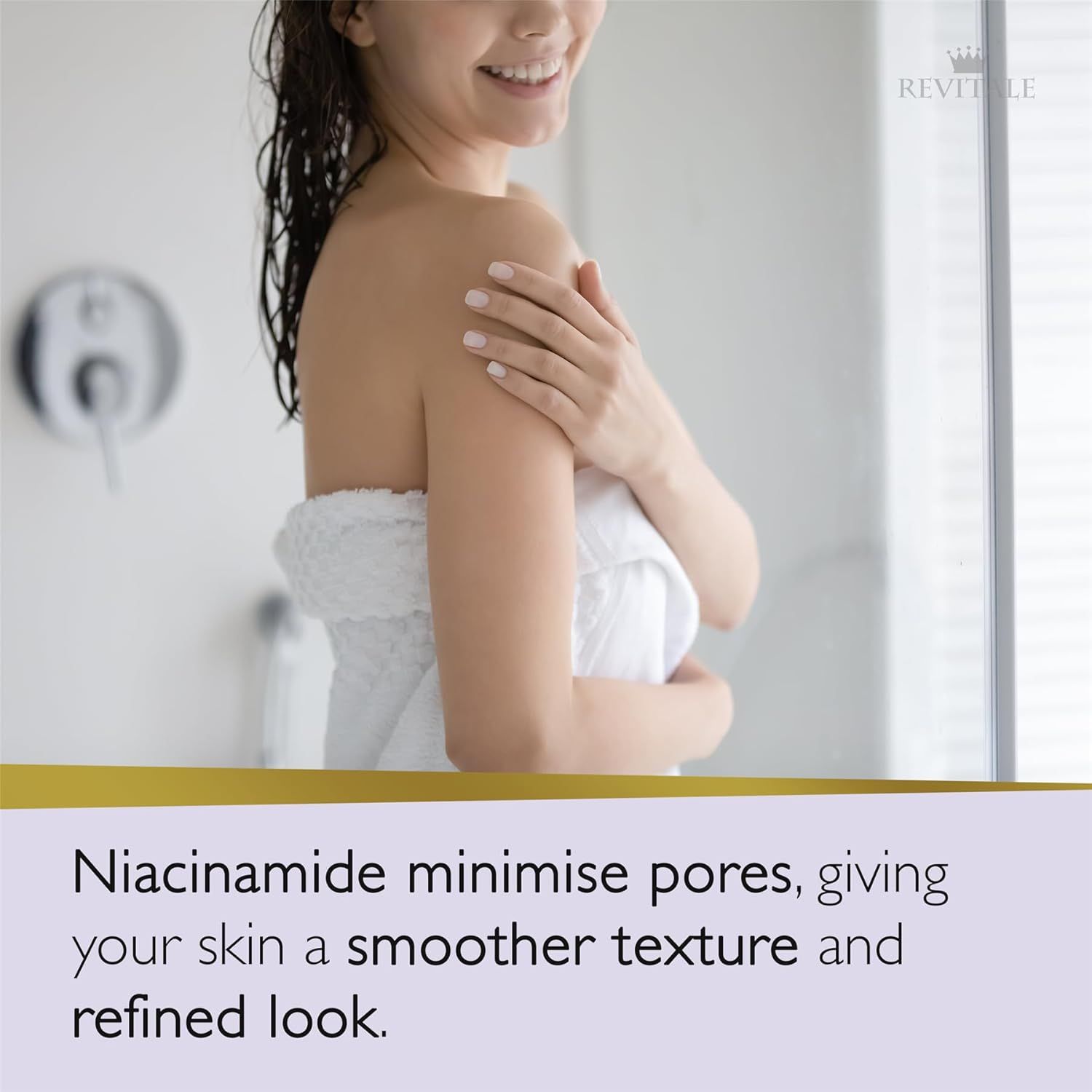 Vrouw met handdoek. Tekst: Niacinamide minimaliseert poriën, geeft een gladdere huidtextuur.