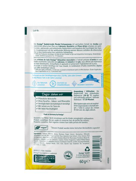 Achterkant van het zakje Kneipp Badekristallen Spierontspanning. Tekst, logo, ingrediënten en informatie.