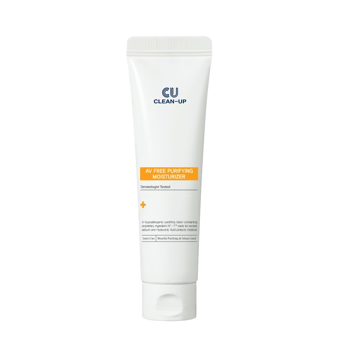 Tube blanche avec logo "CU CLEAN-UP" et bande orange avec texte "AV FREE PURIFYING MOISTURIZER". Testé dermatologiquement.