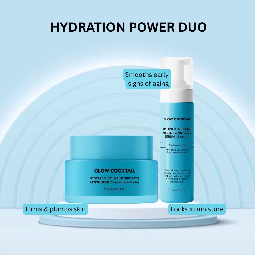 Twee blauwe cosmetische producten op een sokkel. Opschrift: Glow Cocktail, Hydrate & Lift Hyaluronic Acid. Tekst: Hydration Power Duo.