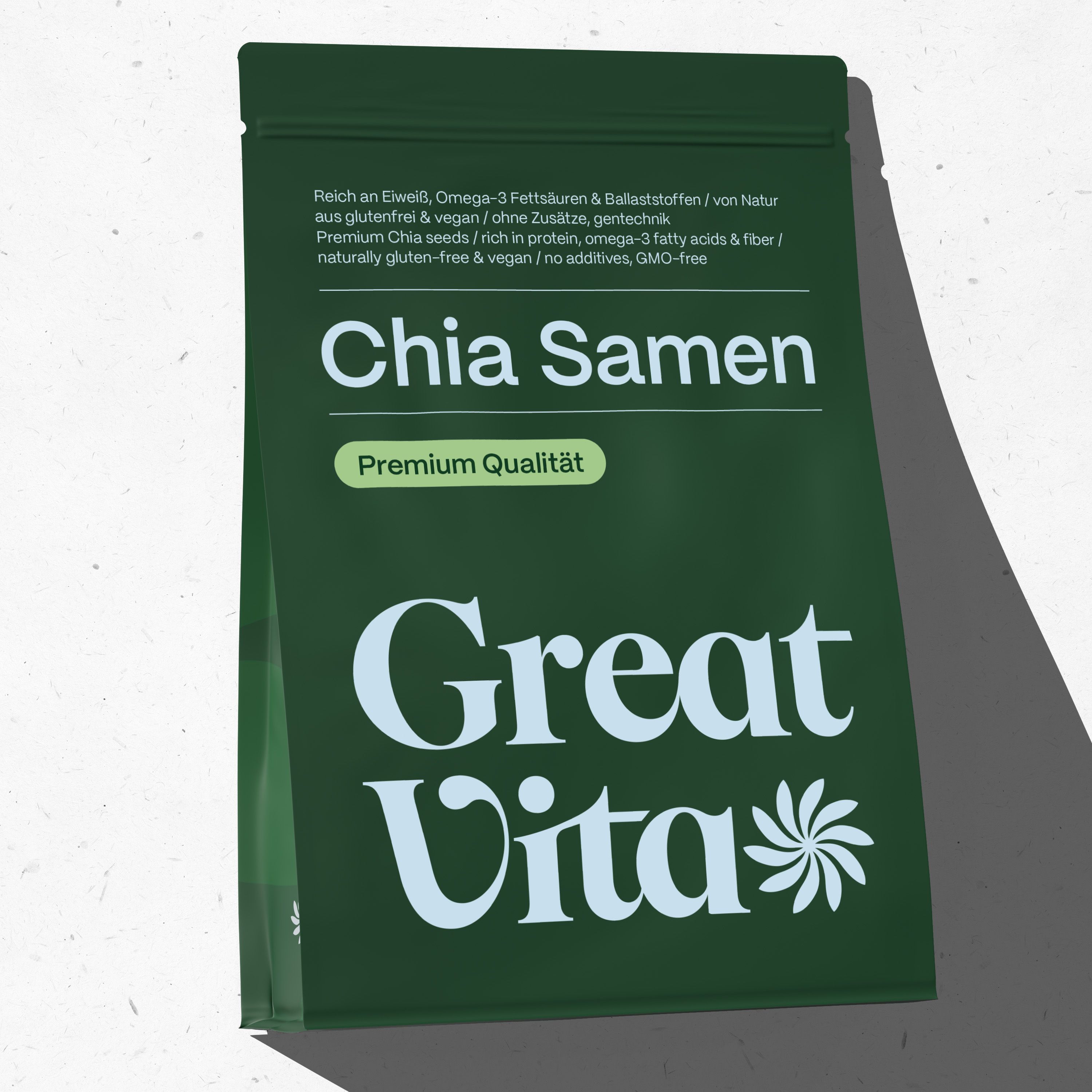 Emballage vert avec graines de chia. Texte: Chia Samen, Premium Qualität, logo Great Vita. Contient des acides gras oméga-3 et des fibres.
