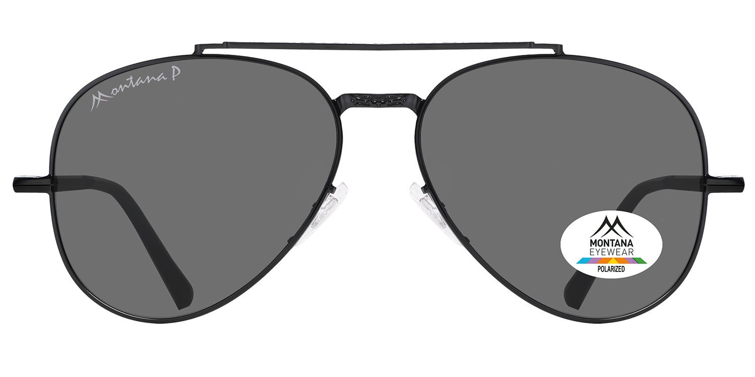 Lunettes de soleil noires à verres gris. Logo Montana Eyewear et autocollant Polarized. Design à double pont.