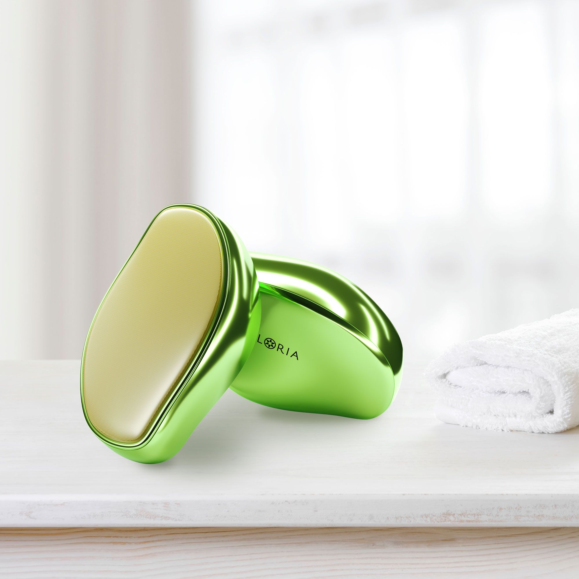 Deux épilateurs AILORIA GLISSETTE verts sur une surface blanche. Une serviette est à côté.