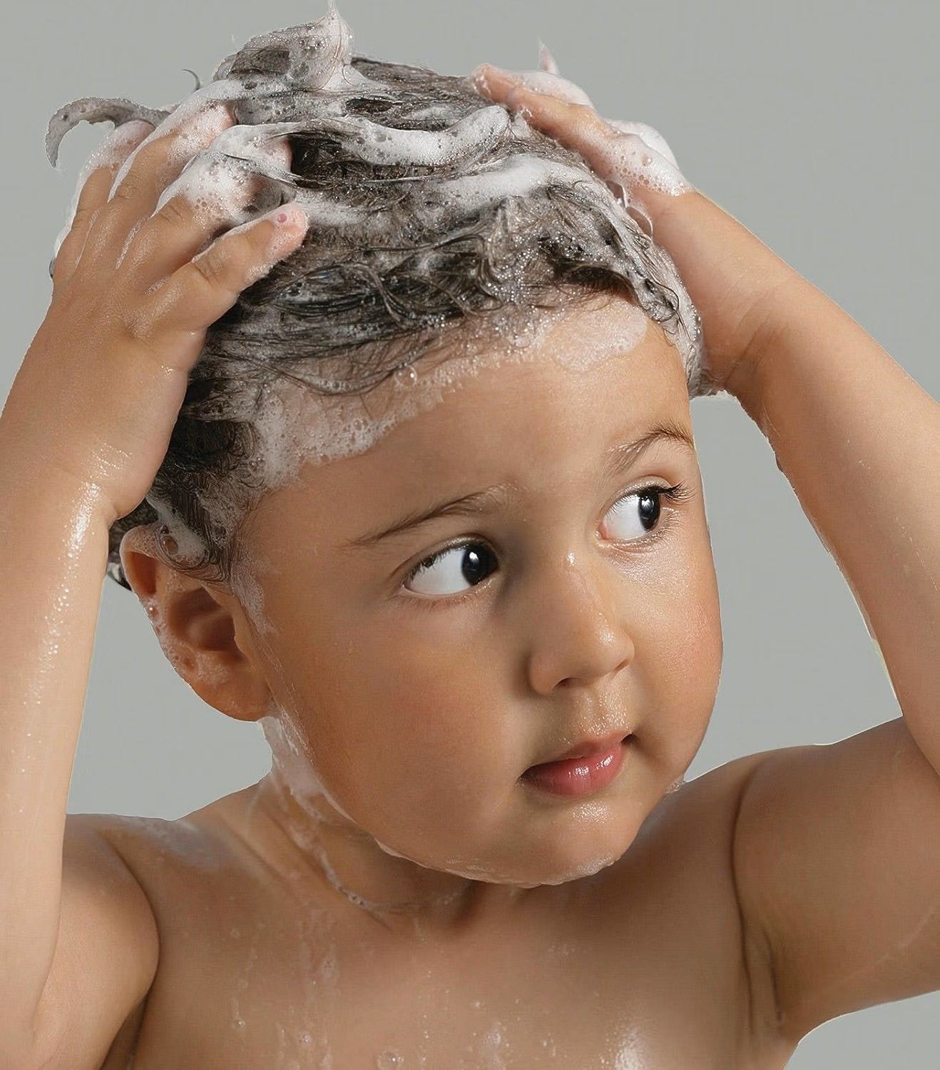 Arrière d'une bouteille de shampooing Paul Mitchell Baby Don't Cry avec informations produit.