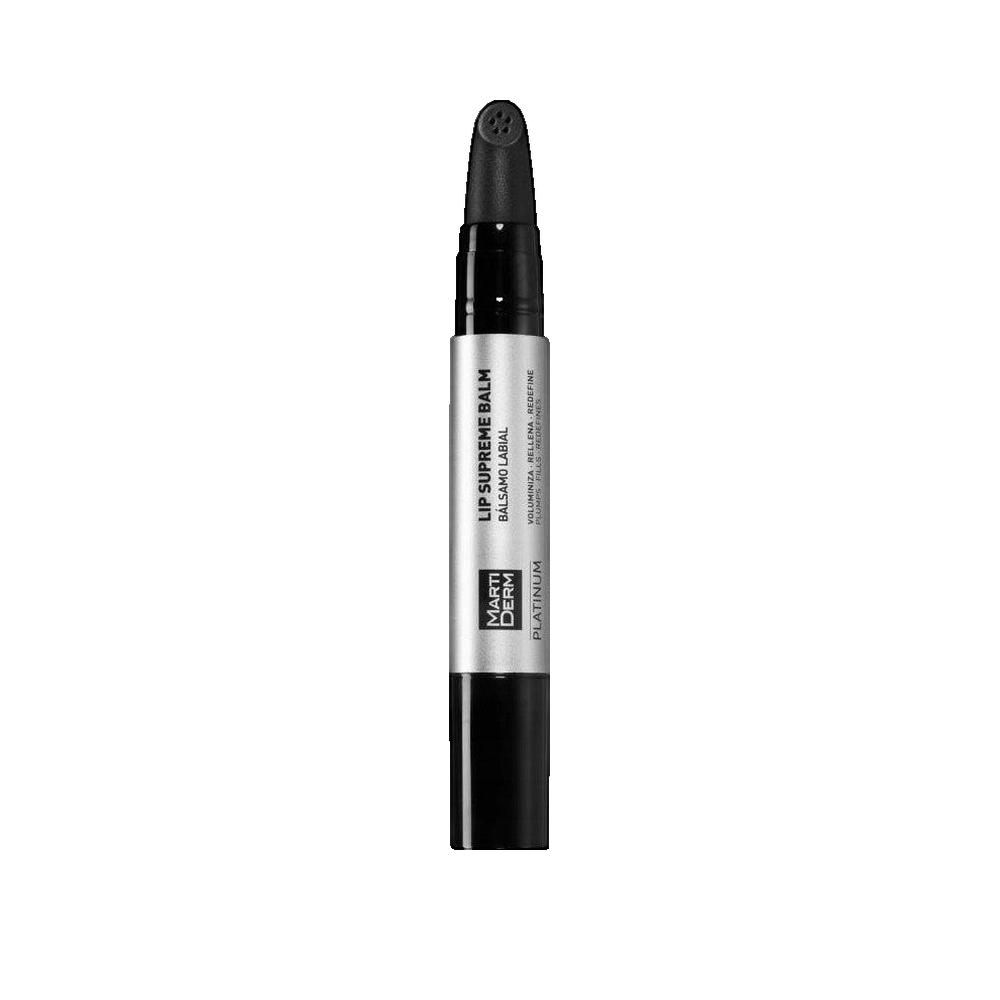 Zwarte lipbalsem-stick. Bovenkant met applicator. Wit middendeel met productnaam en logo.