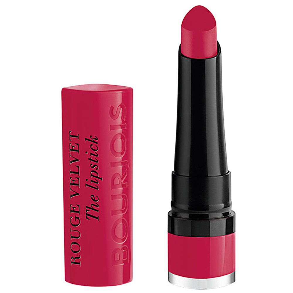 Rouge à lèvres fuchsia ouvert. Bâton noir, étui rouge. Texte: Rouge Velvet The lipstick.