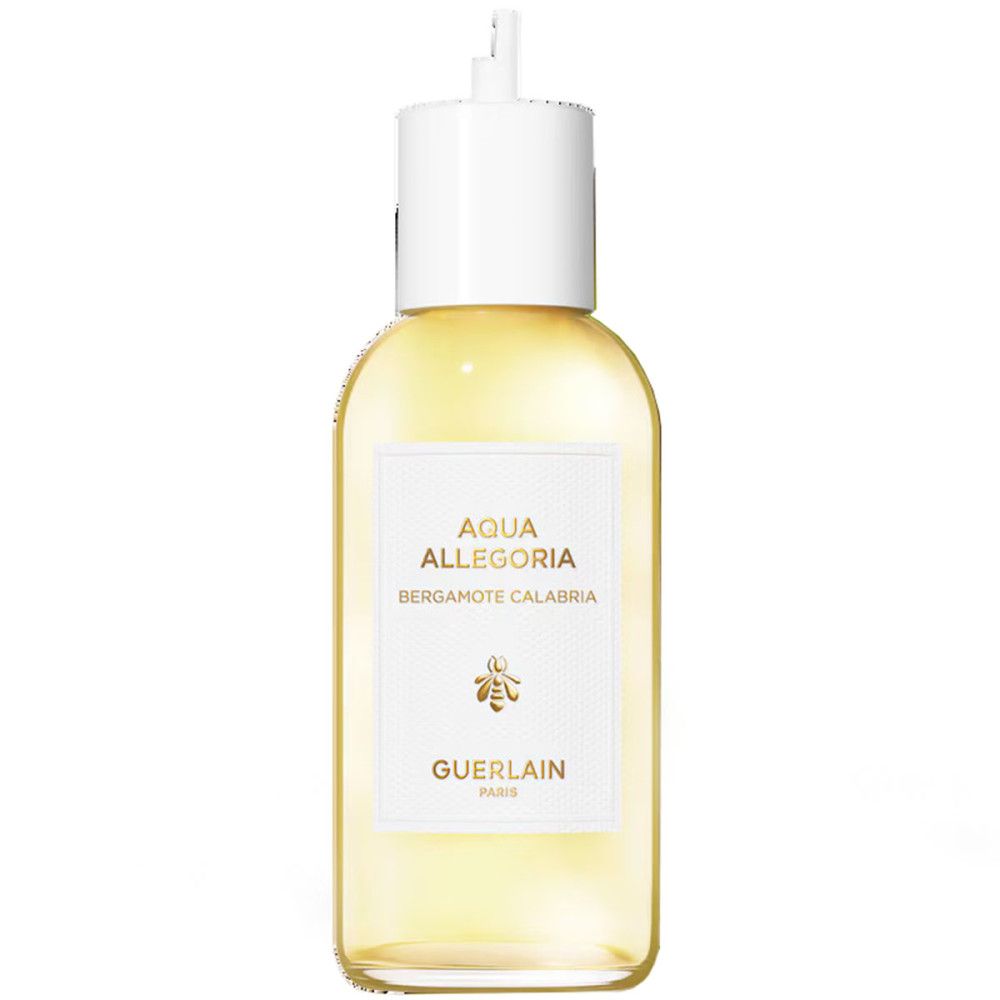 Hoge fles met wit etiket. Tekst: Aqua Allegoria Bergamote Calabria, bij, Guerlain. Heldere vloeistof.