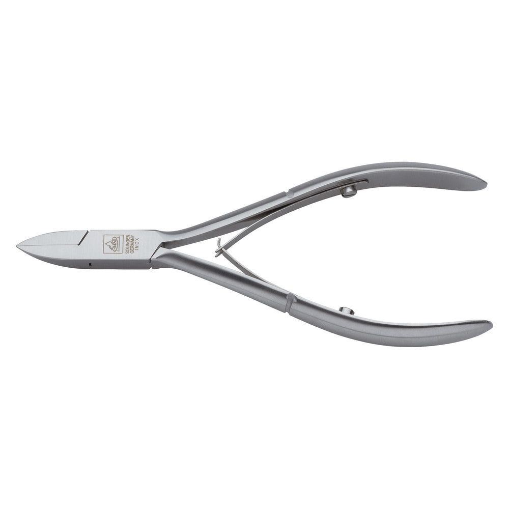 Pince à ongles en acier inoxydable avec lame pointue et poignées ergonomiques.