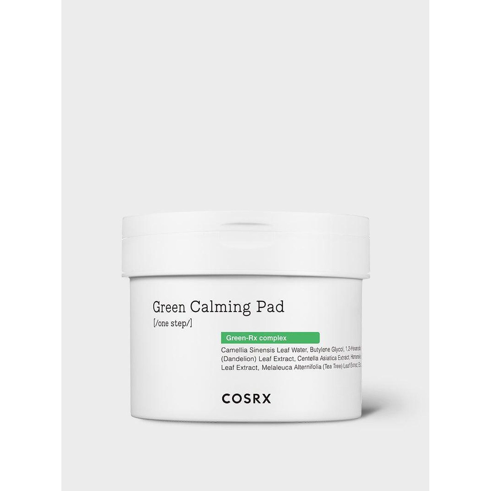 COSRX Green Calming Pad : Pot blanc avec étiquette listant des extraits de thé vert et de centella.