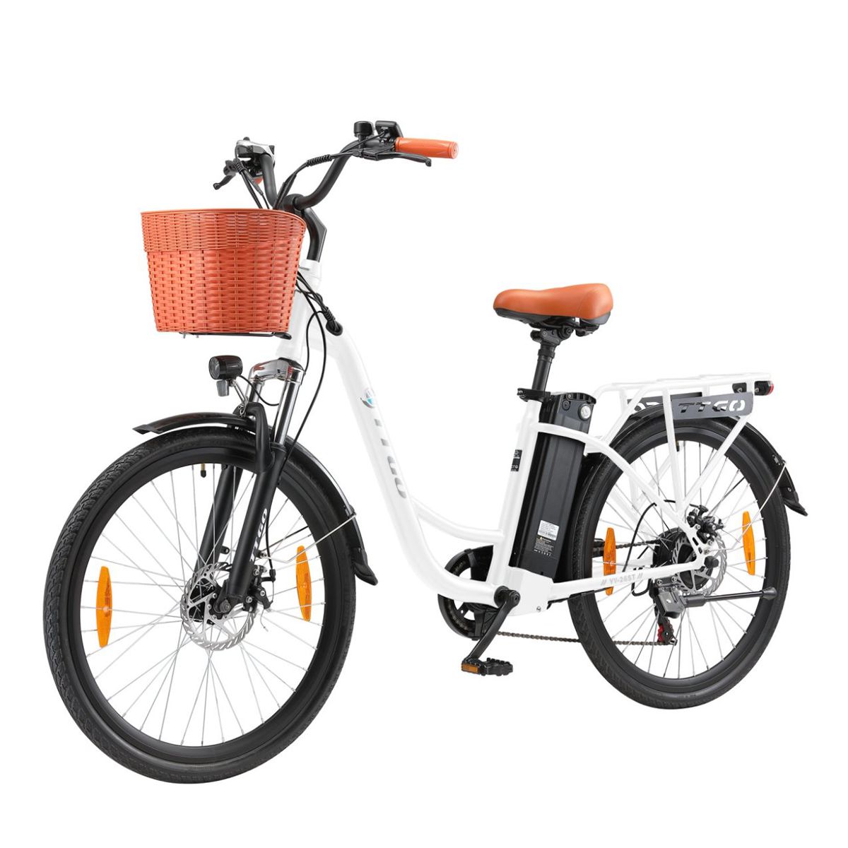 Witte elektrische fiets met mand, bruin zadel en handvatten. Zwarte spatborden en banden. TTGO-logo.