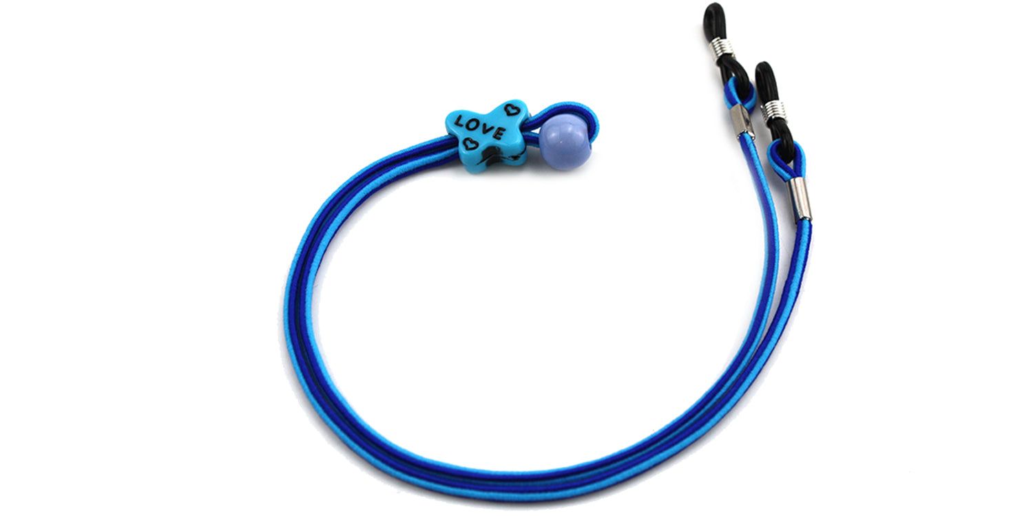 Cordon de lunettes bleu avec cordons bleus et bleu clair. Ornement en forme de cœur avec inscription "LOVE" et boule bleue.