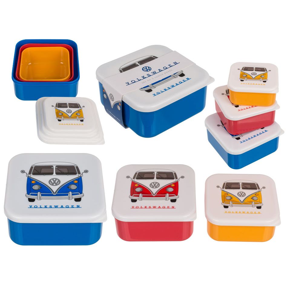 Set van 3 lunchboxen met VW T1 Bus-motief. Blauwe, rode en gele dozen met witte deksels. Opschrift: VOLKSWAGEN.