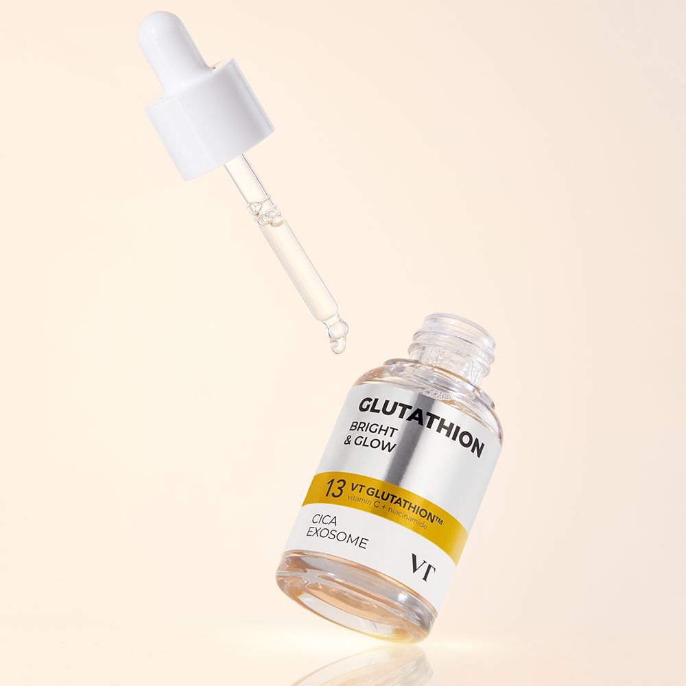 Glazen fles met pipet. Opschrift: Glutathion Bright & Glow, 13 VT Glutathion Cica Exosome. Witte dop.